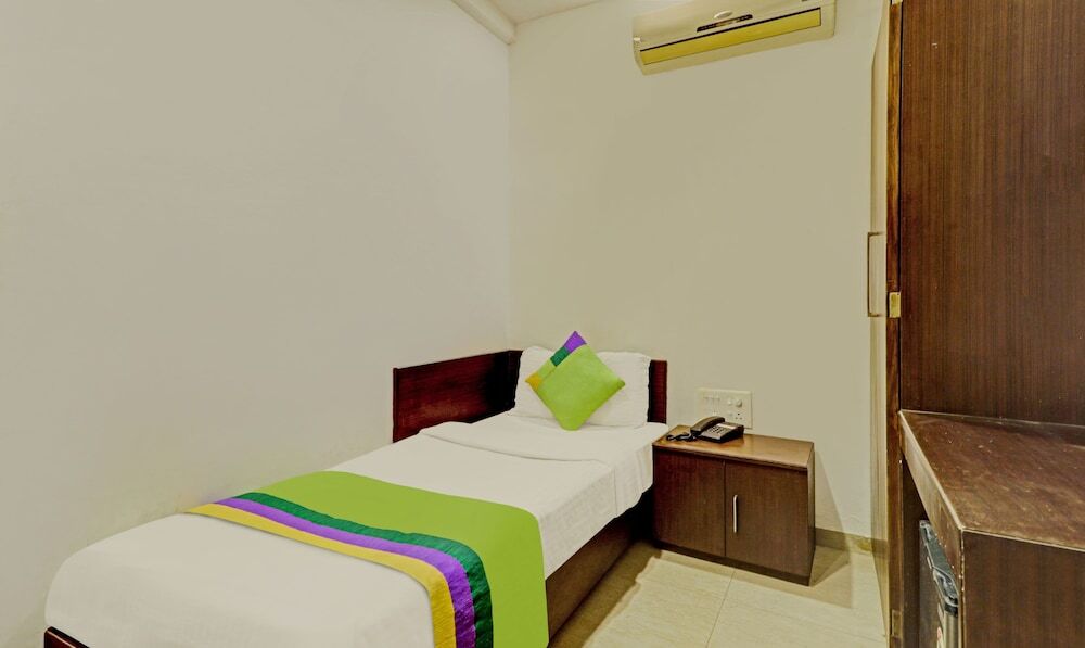 Нагпур: Loharkar Family Hotel L A Rooms