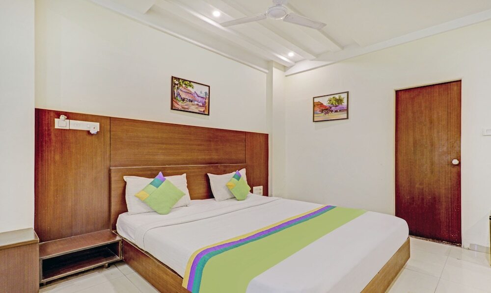 Нагпур: Loharkar Family Hotel L A Rooms