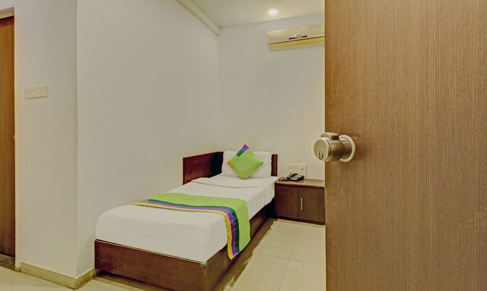 Нагпур: Loharkar Family Hotel L A Rooms
