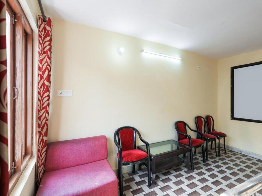 Наинитал: Goroomgo Chand Regency Nainital