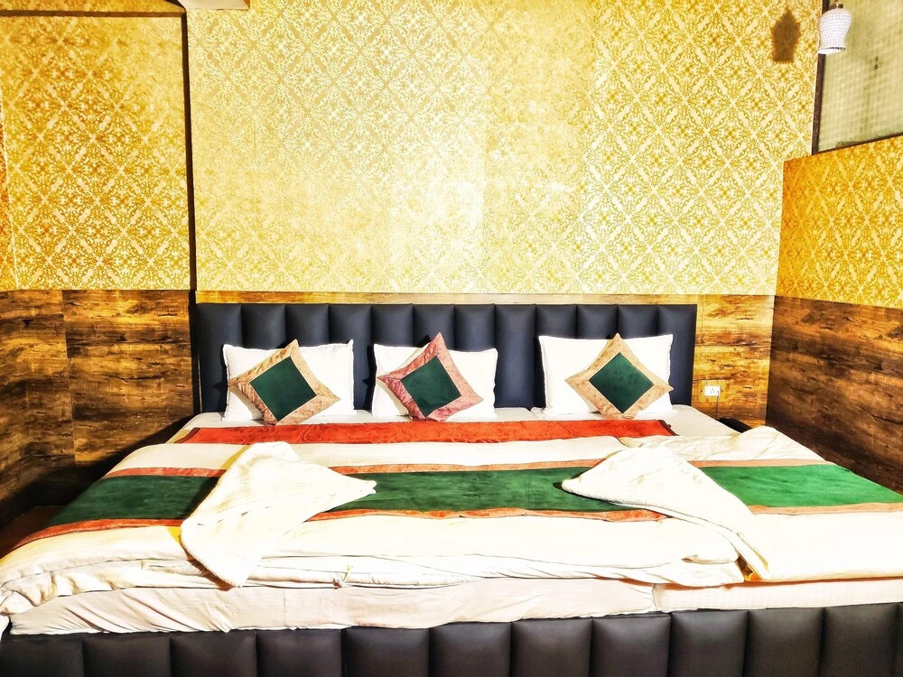 Шринагар: Darussalam Restaurant and Inn