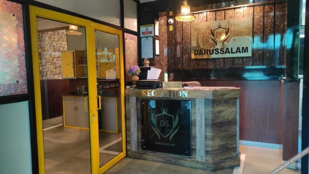 Шринагар: Darussalam Restaurant and Inn