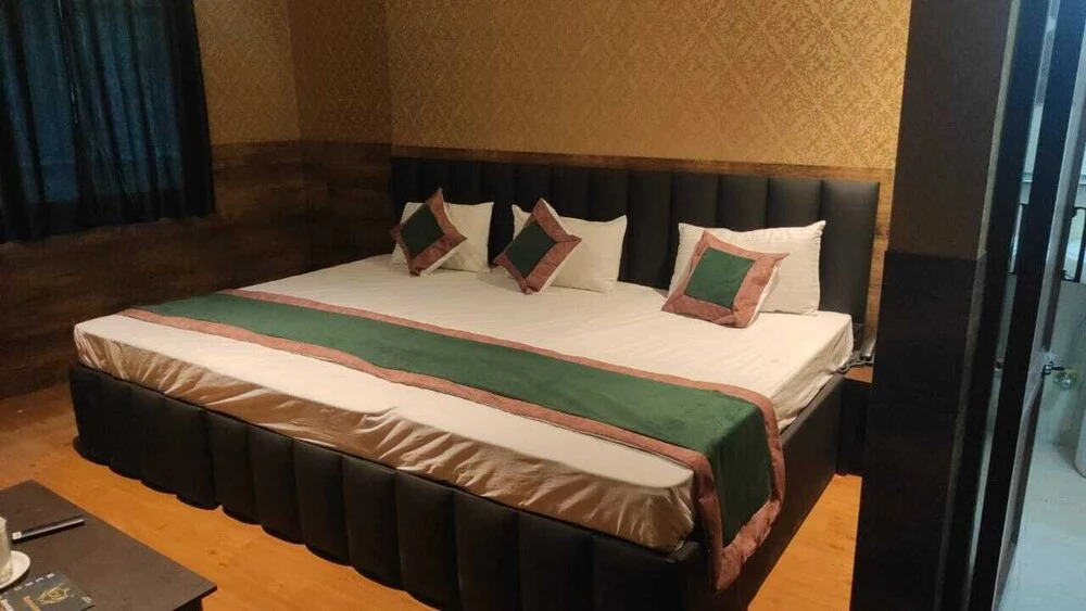 Шринагар: Darussalam Restaurant and Inn