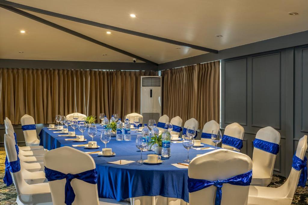 Шринагар: Sarovar Portico Srinagar