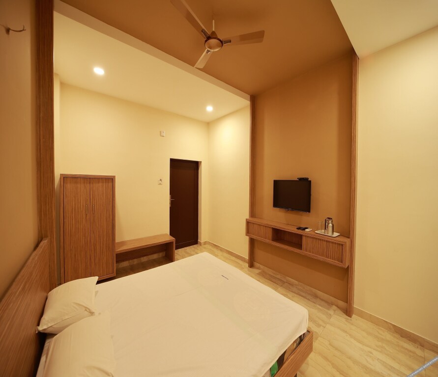 Карур: Valluvar Residency