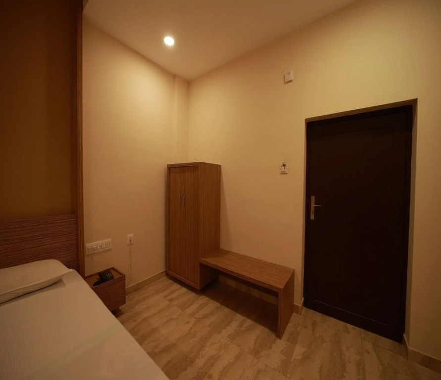 Карур: Valluvar Residency