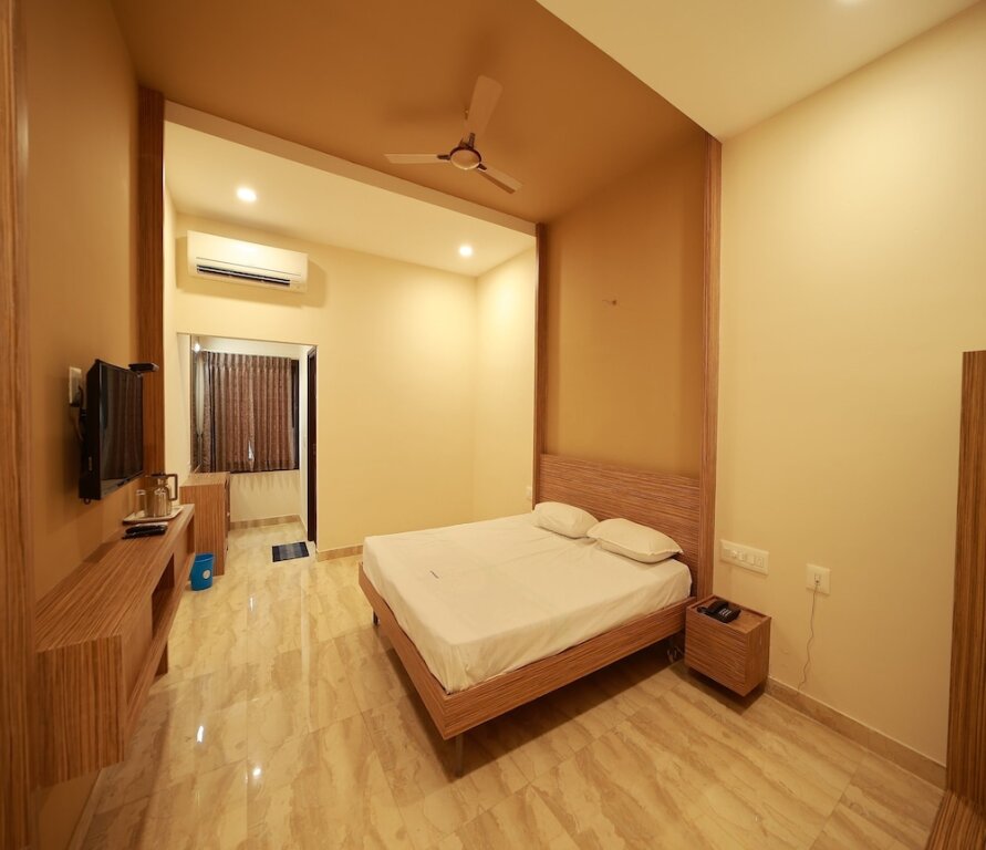 Карур: Valluvar Residency