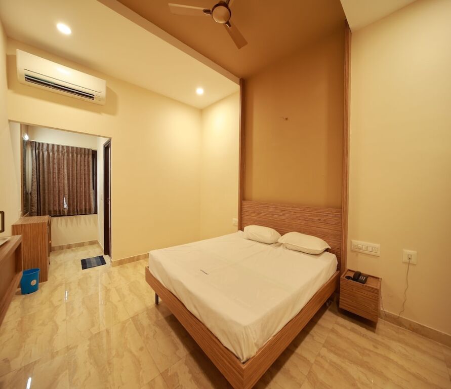 Карур: Valluvar Residency
