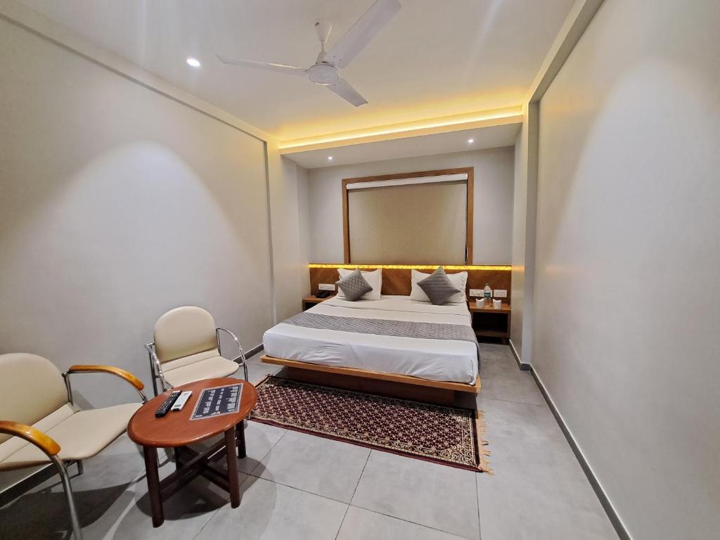 Сомнатх: Hotel Om