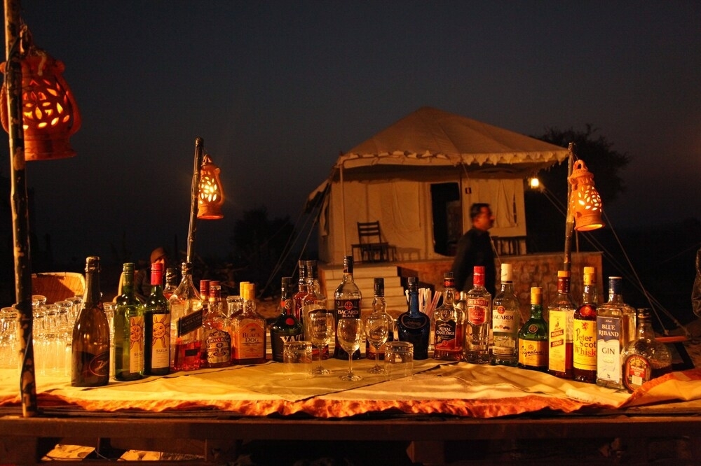 Khiyansaria: Clarks Exotica Luxury Tents, Dechu