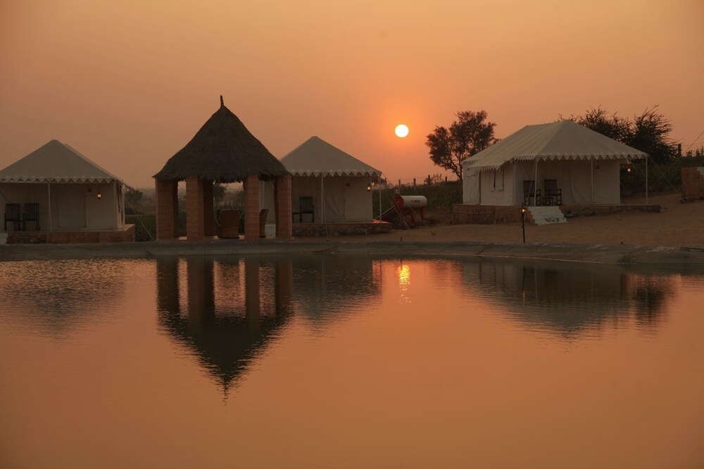 Khiyansaria: Clarks Exotica Luxury Tents, Dechu