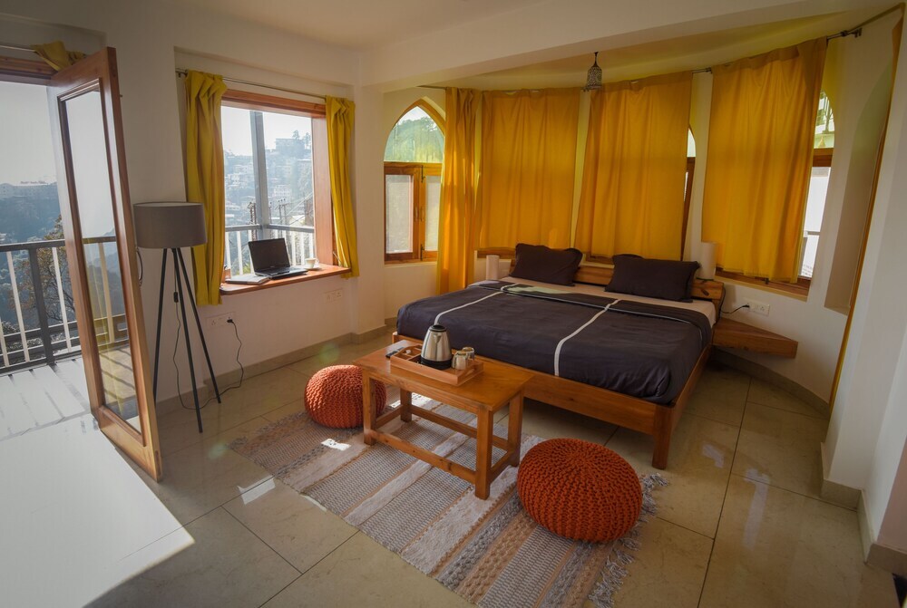 Массури: Mussoorie Estate by Dumnu Homes