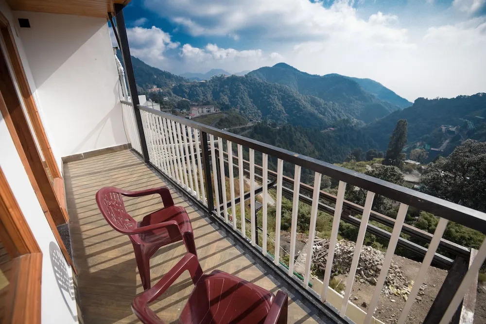 Массури: Mussoorie Estate by Dumnu Homes