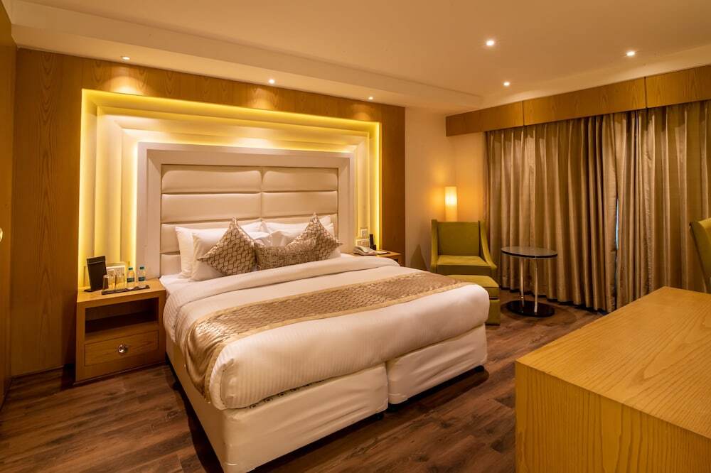 Канпур: The Pristine Hotel Kanpur