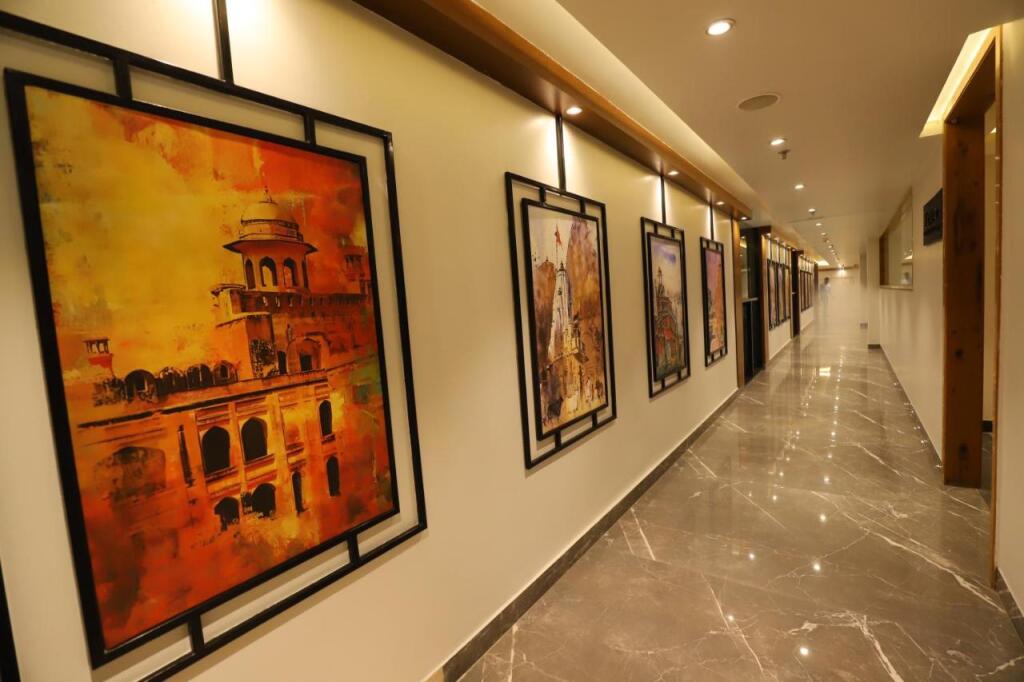Канпур: The Pristine Hotel Kanpur