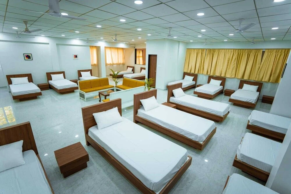 Нашик: The Dorm Inn