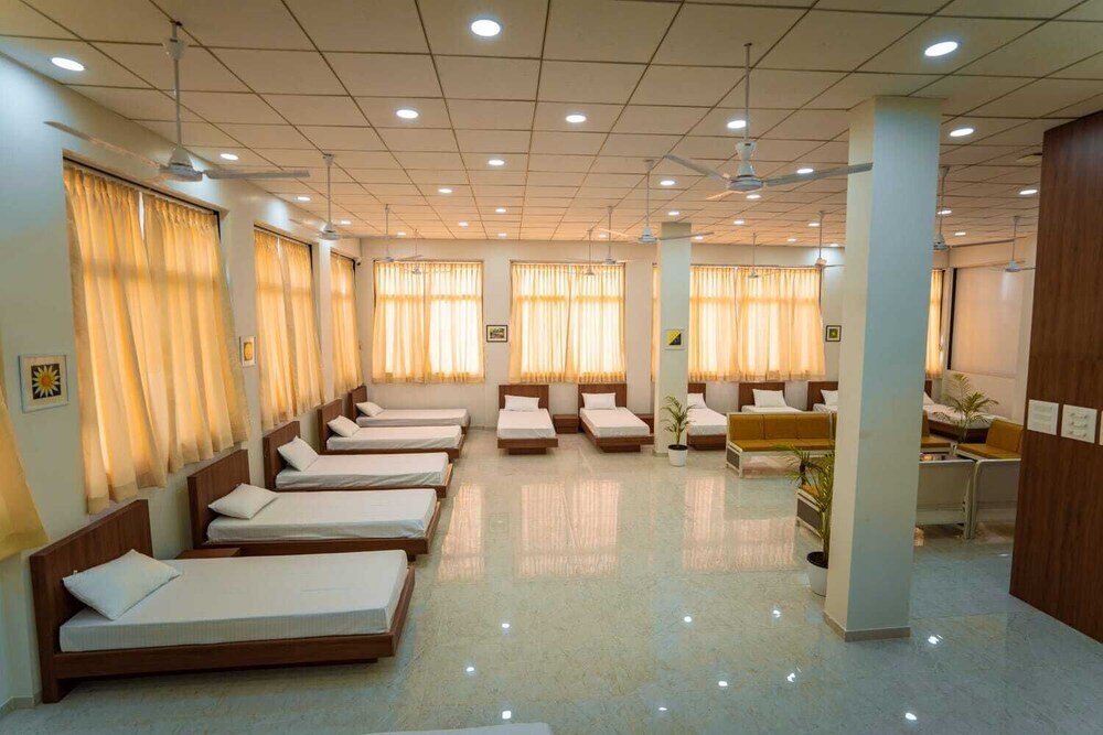 Нашик: The Dorm Inn