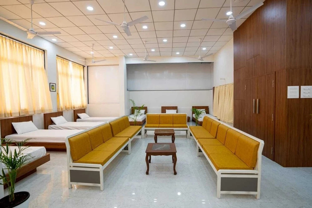 Нашик: The Dorm Inn