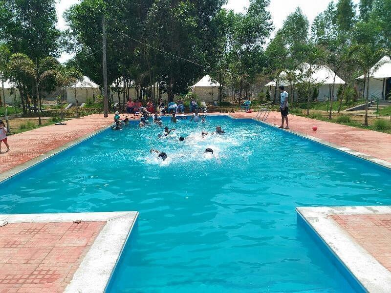 Лонда: Century Resorts