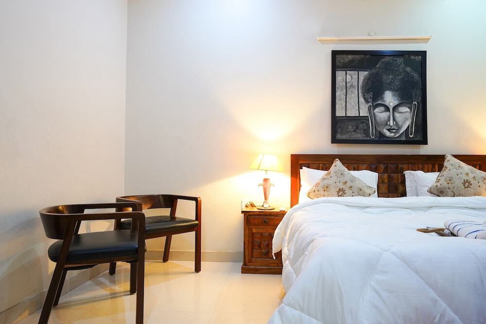 Гуруграм: Lime Tree Luxury 3Bhk Serviced Apartment