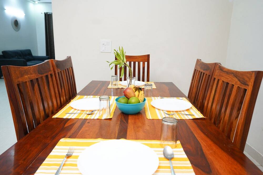 Гуруграм: Lime Tree Luxury 3Bhk Serviced Apartment