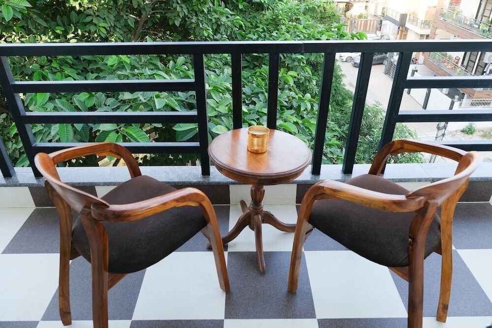 Гуруграм: Lime Tree Luxury 3Bhk Serviced Apartment
