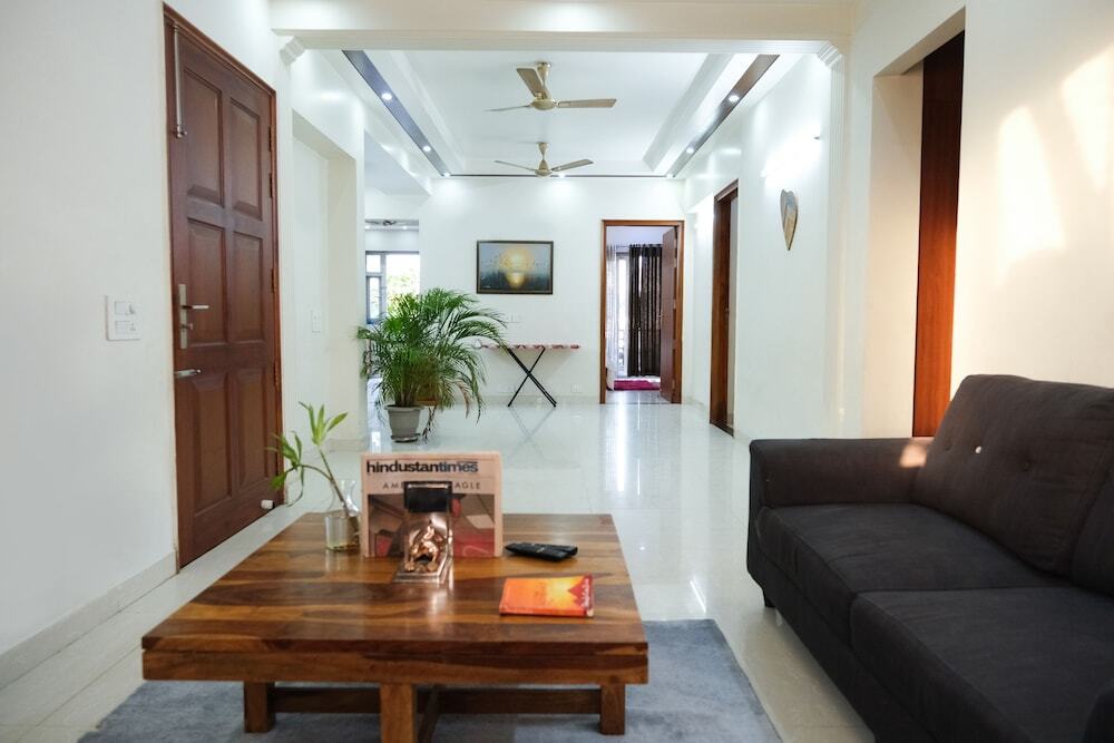 Гуруграм: Lime Tree Luxury 3Bhk Serviced Apartment