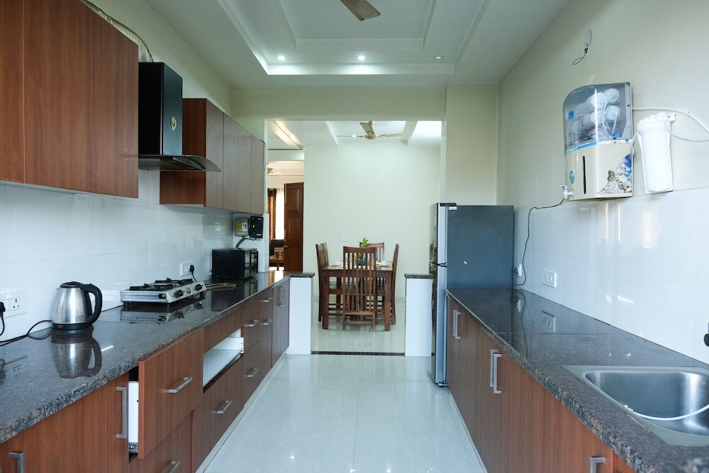 Гуруграм: Lime Tree Luxury 3Bhk Serviced Apartment
