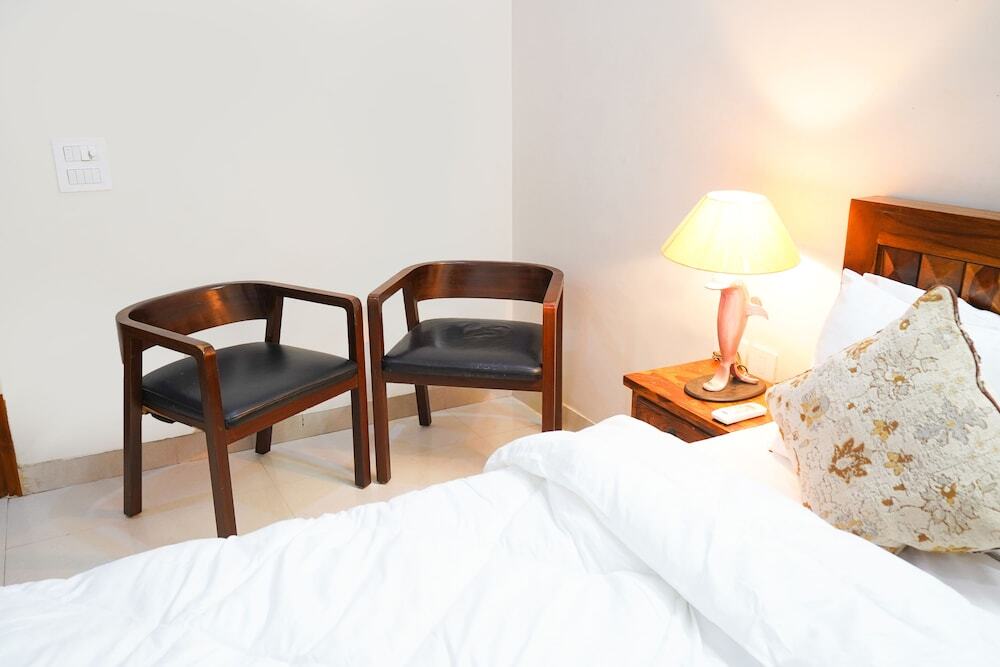 Гуруграм: Lime Tree Luxury 3Bhk Serviced Apartment