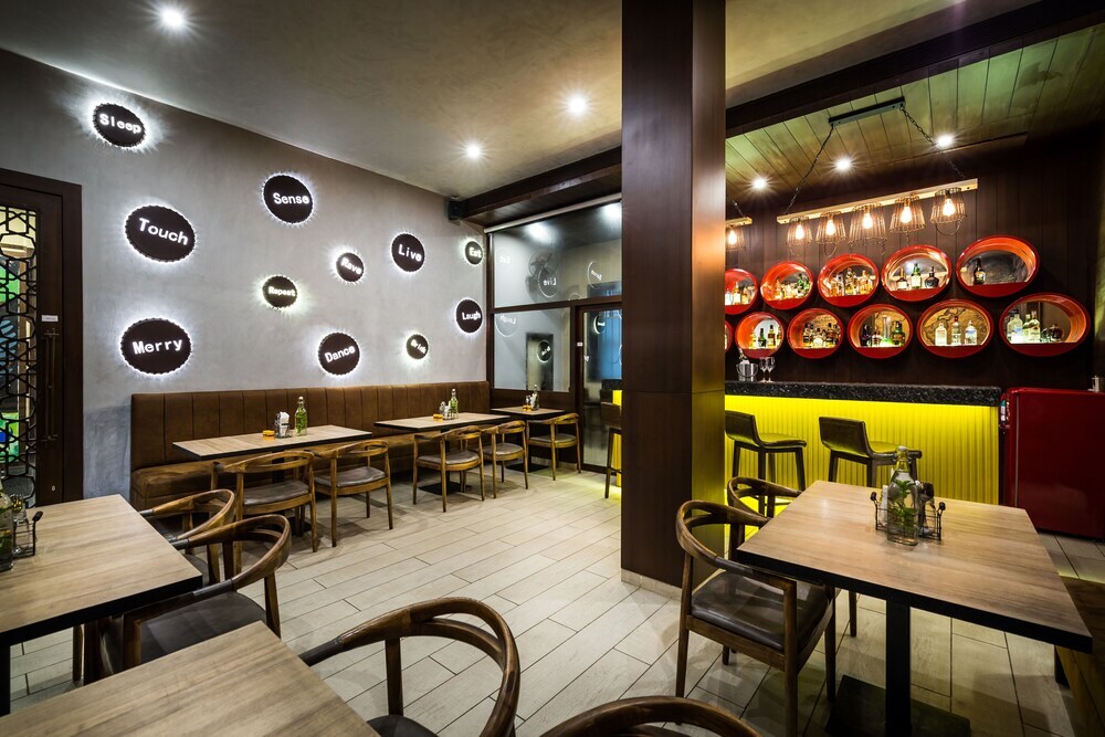 Асансол: Hotel Asansol International