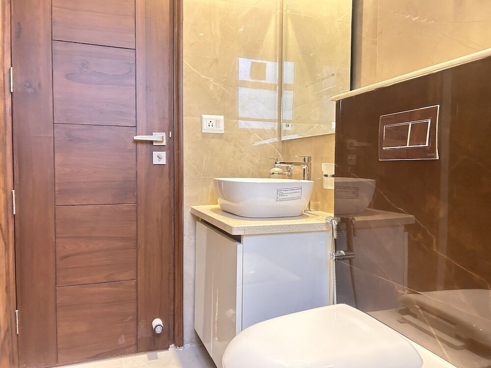 Гуруграм: Lime Tree 1BHK Service Apartment