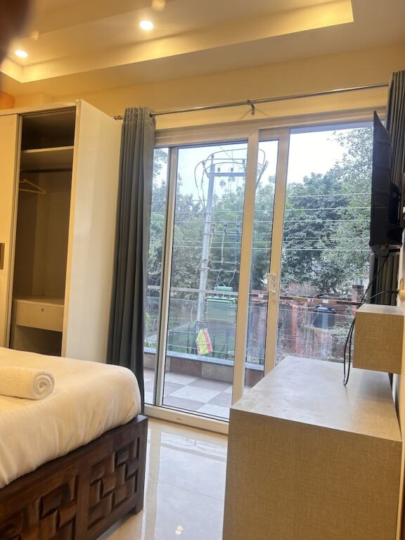 Гуруграм: Lime Tree 1BHK Service Apartment
