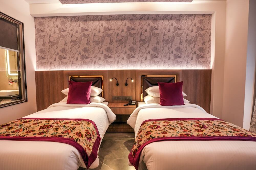 Большая Нойда: Hotel Rj - Managed by AHG