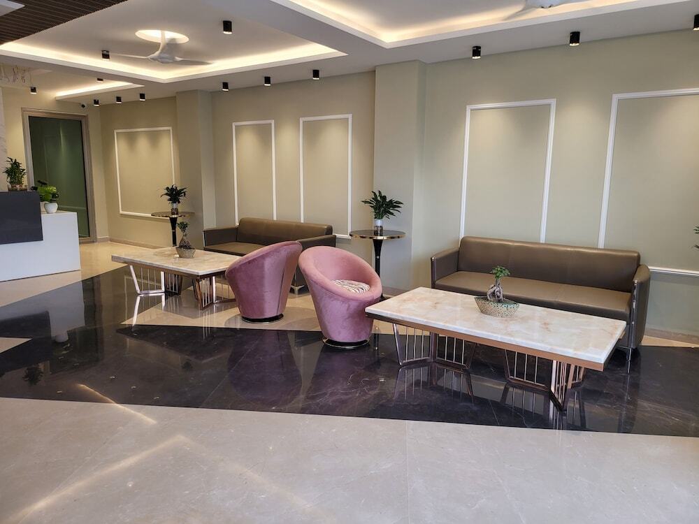 Большая Нойда: Hotel Rj - Managed by AHG
