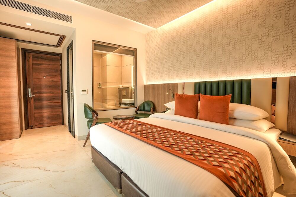 Большая Нойда: Hotel Rj - Managed by AHG