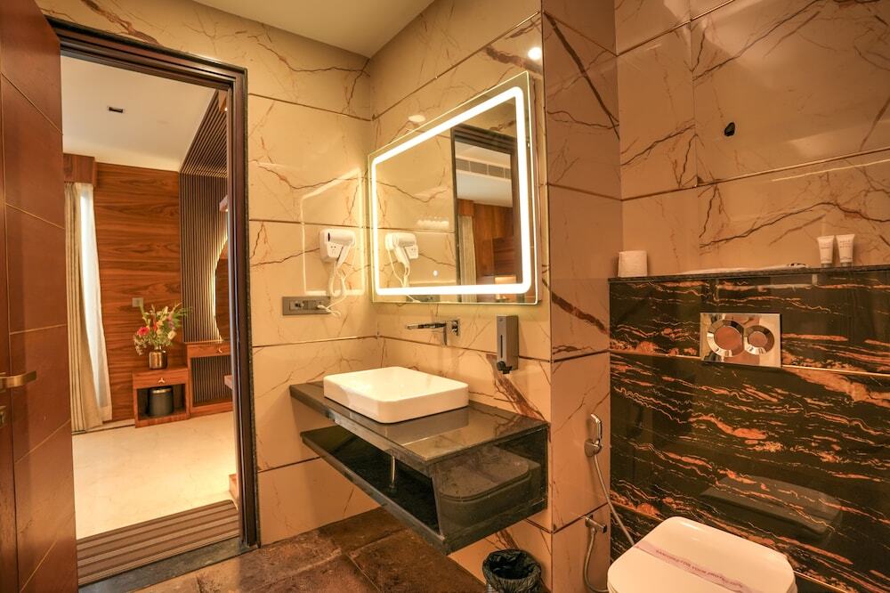 Большая Нойда: Hotel Rj - Managed by AHG