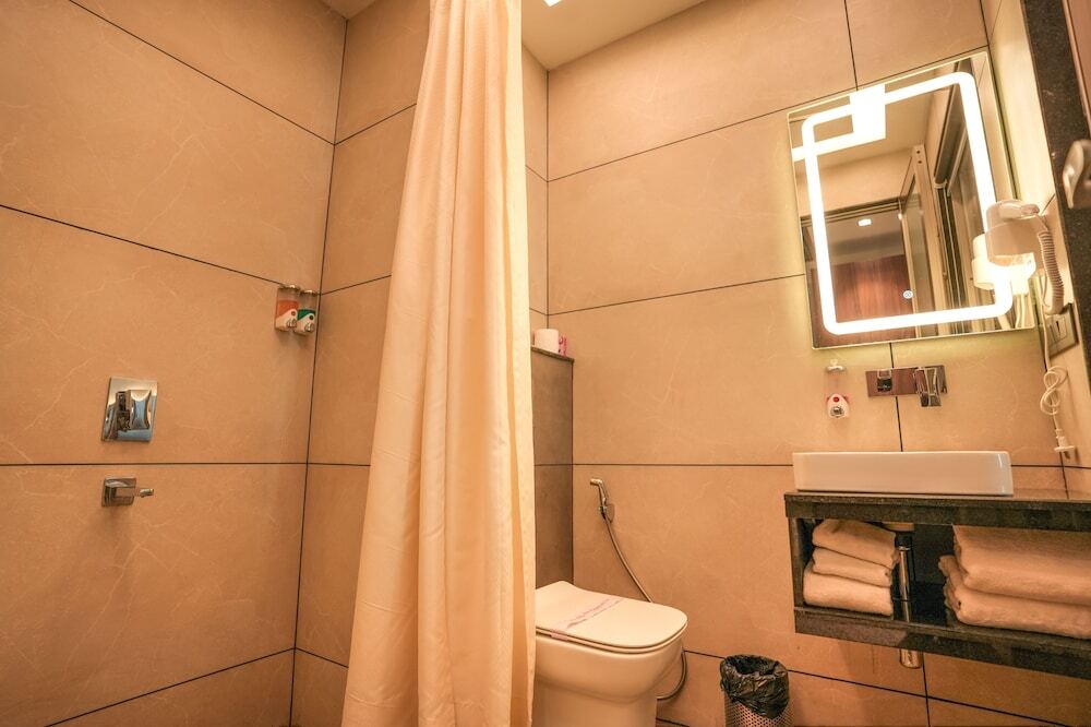 Большая Нойда: Hotel Rj - Managed by AHG