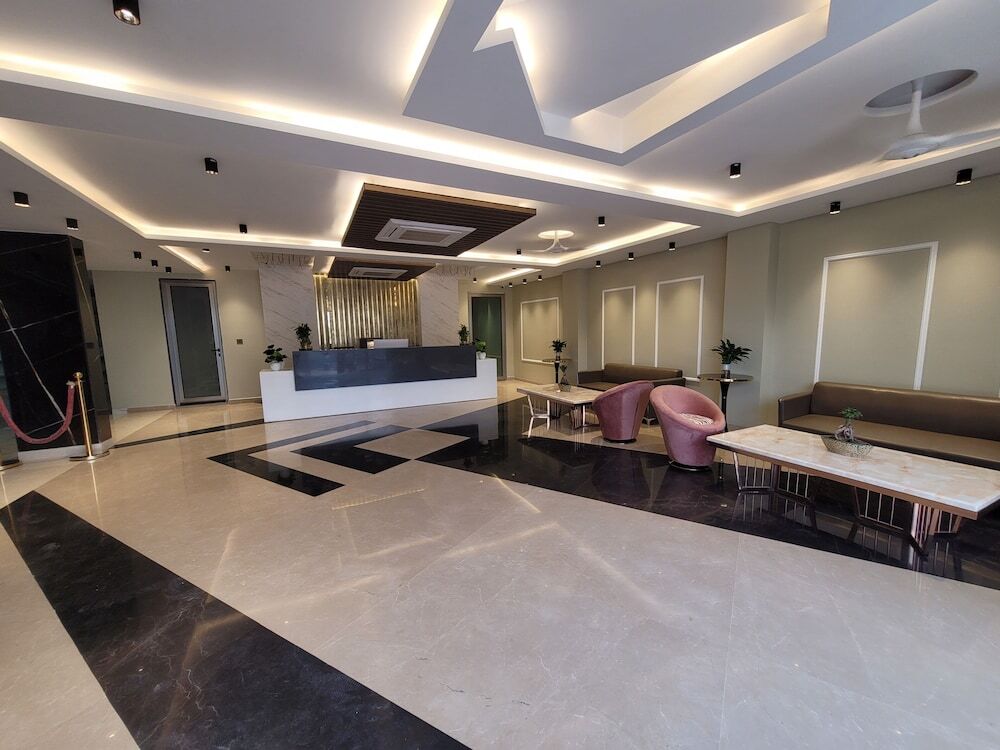 Большая Нойда: Hotel Rj - Managed by AHG