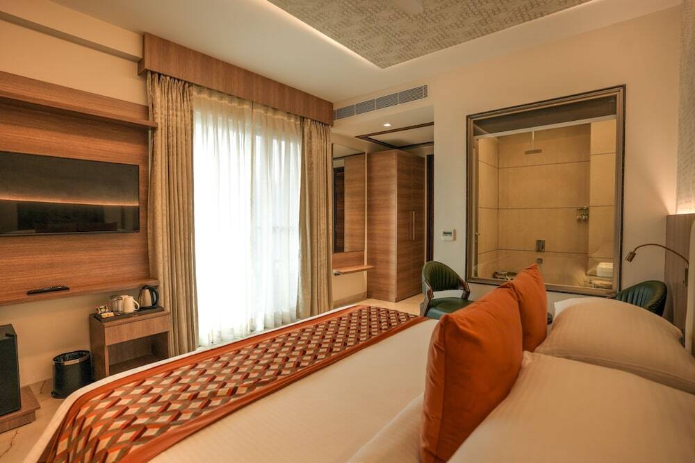 Большая Нойда: Hotel Rj - Managed by AHG