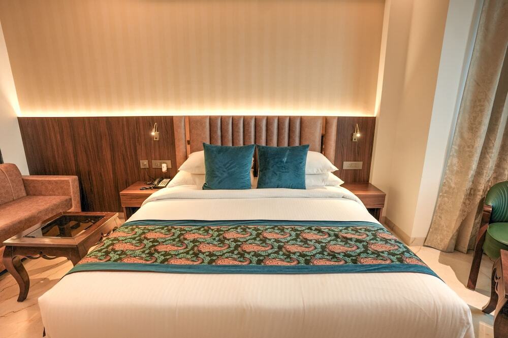 Большая Нойда: Hotel Rj - Managed by AHG