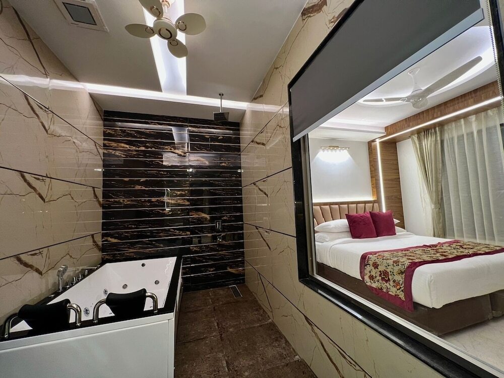 Большая Нойда: Hotel Rj - Managed by AHG