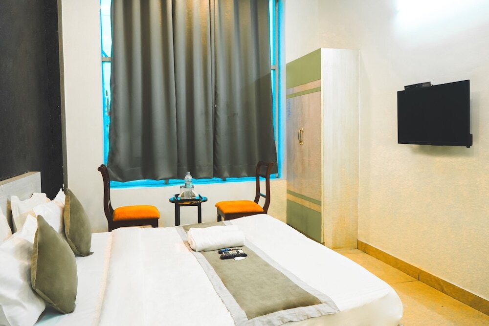 Нойда: Hotel cladis