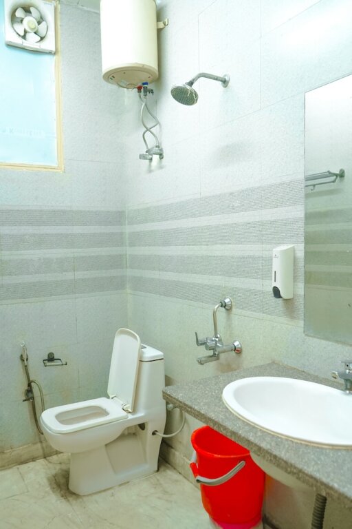 Нойда: Hotel cladis