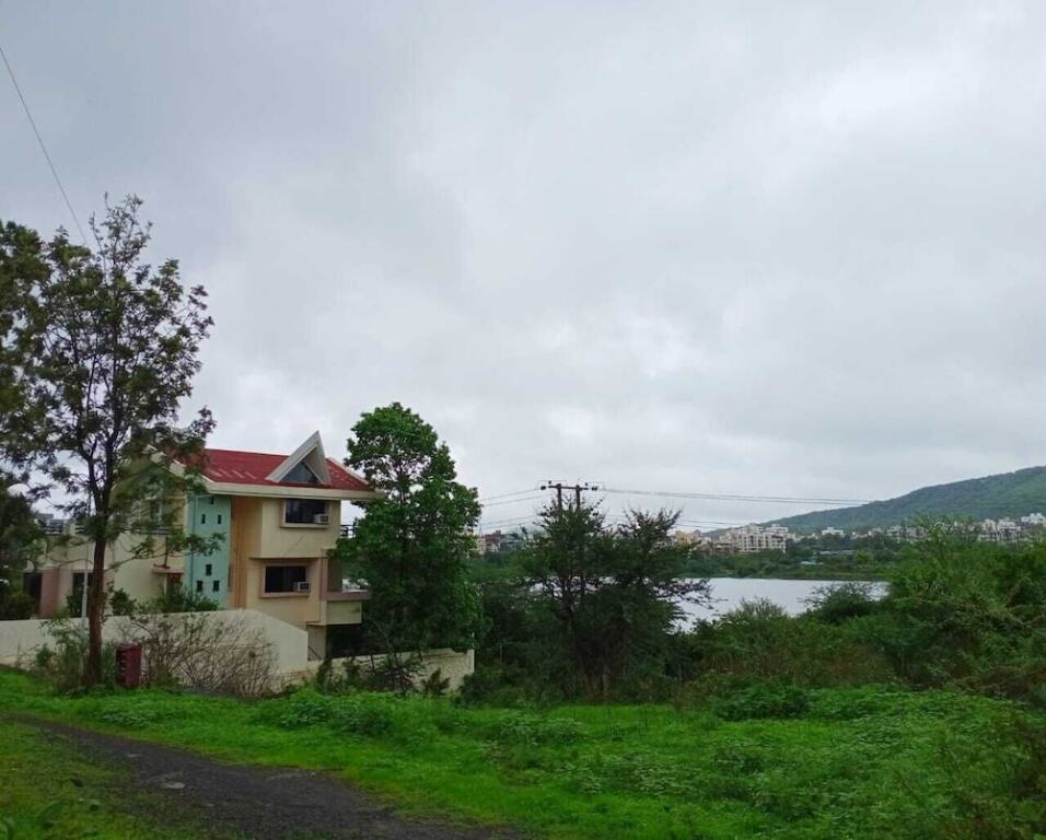 Вакад: Serene Lake Castle