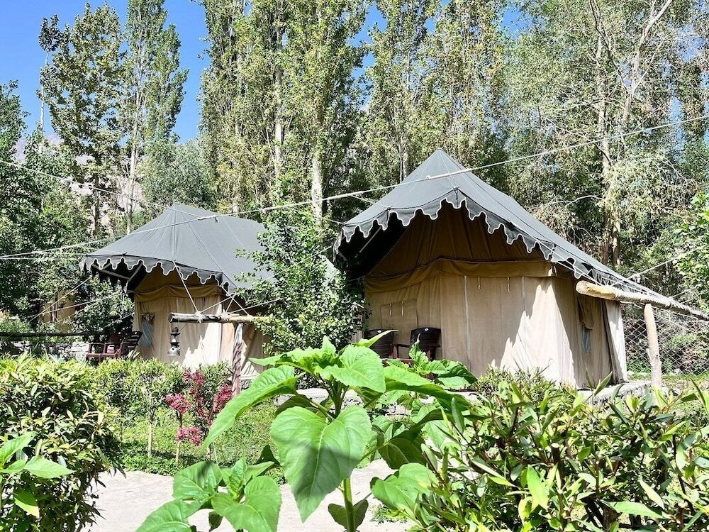 Хундер: Tongspon Camp