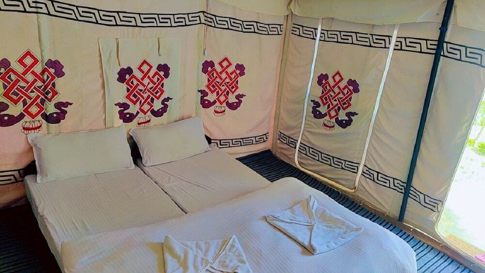 Хундер: Tongspon Camp
