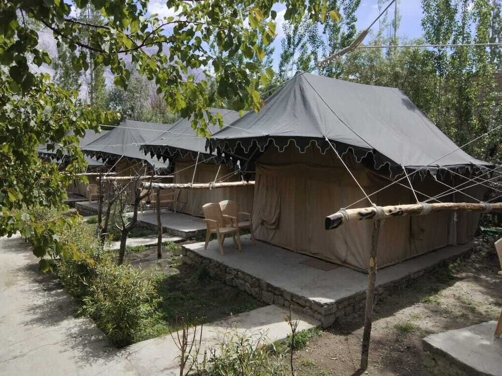 Хундер: Tongspon Camp