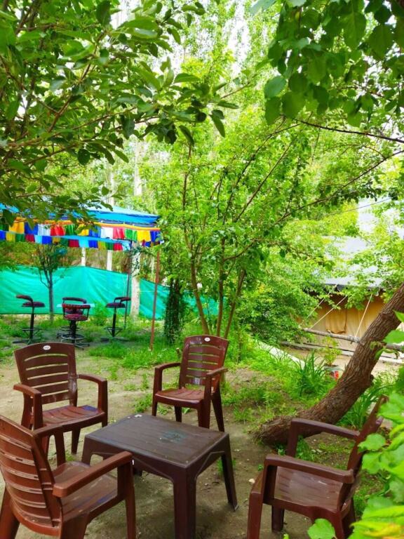 Хундер: Tongspon Camp