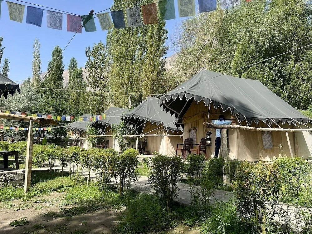 Хундер: Tongspon Camp