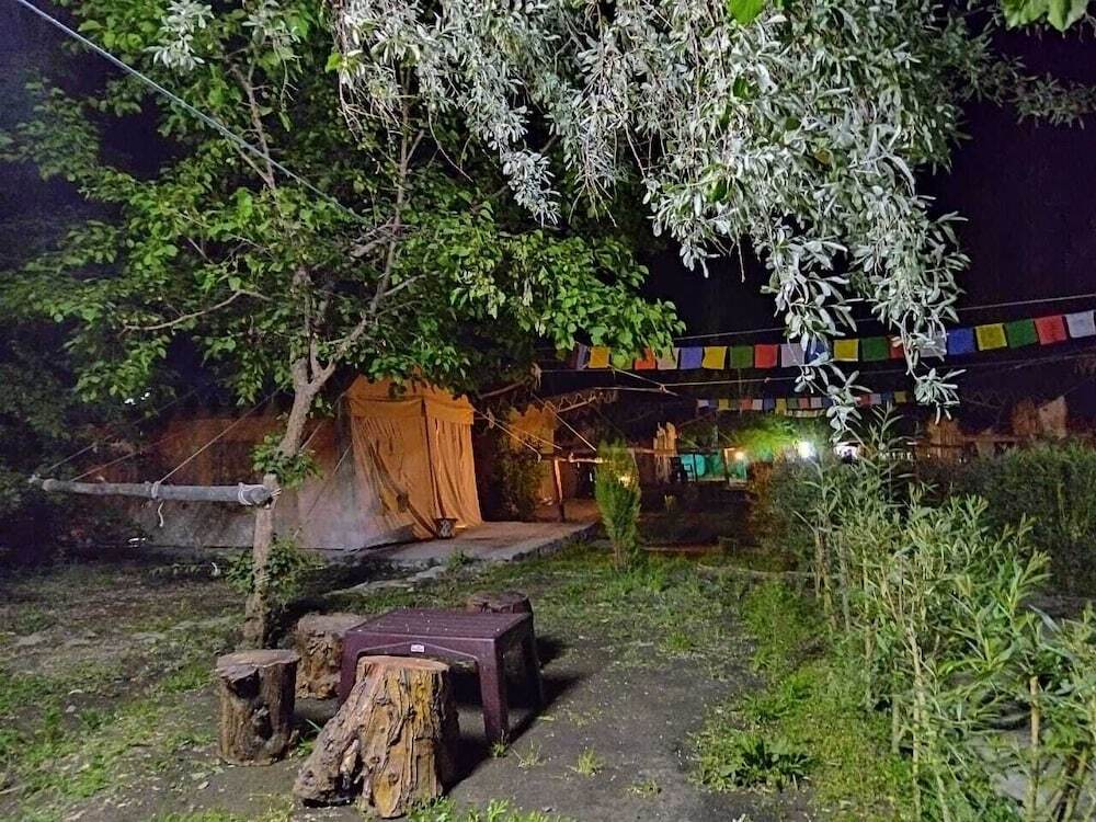 Хундер: Tongspon Camp